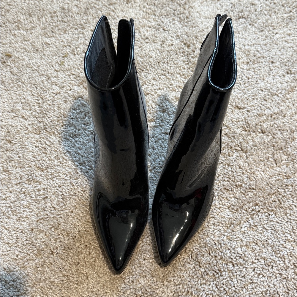 STEVE MADDEN Black Patent Leather Ankle Boots